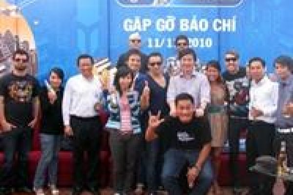 Enthusiastic rock music in Hanoi