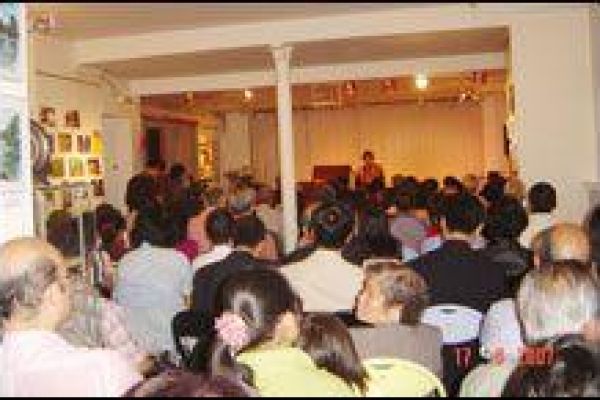 Overseas Vietnamese in France holds art exchange programme 
