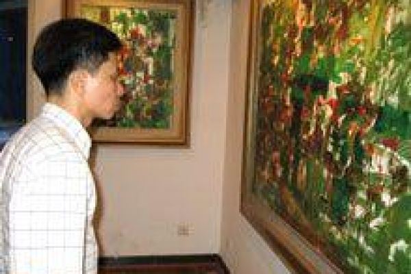 Painting exhibition by overseas Vietnamese in Hanoi
