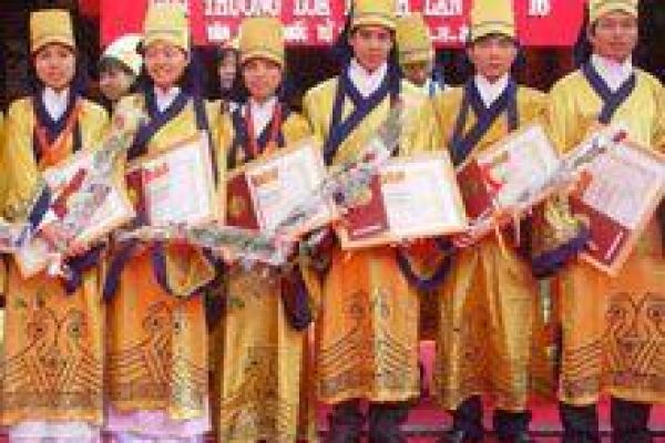 Hanoi to honour most excellent graduates from universities