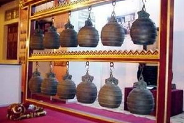 RoK helps make Hue’s traditional music instruments