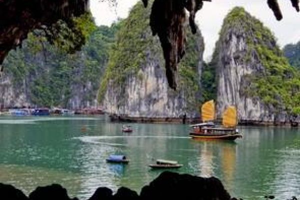 Ha Long Bay in top 25 scenic spots 