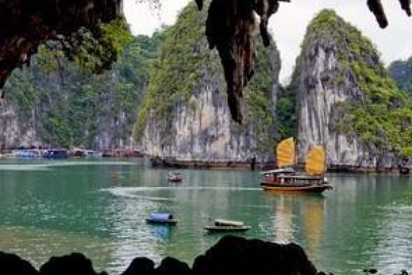 ‘Vote for Ha Long Bay’ campaign launched