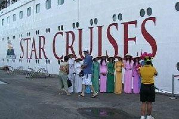 Superstar Gemini Cruise Ship docks at Nha Trang port