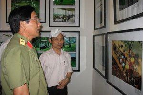 4th photo exhibition marks Vietnam Revolutionary Press Day
