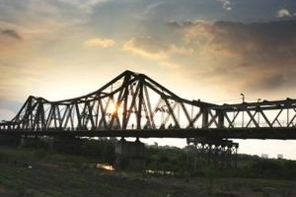 Hanoi to build new railway bridge across Red River 