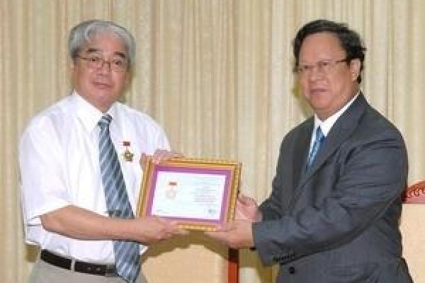 Japanese diplomat honoured with peace award 