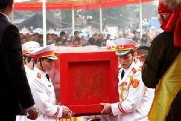 King Le Du Tong reburied in homeland
