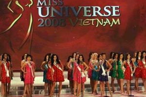 Miss Universe asks Nha Trang to host 2011 event