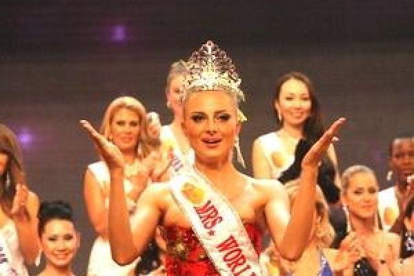 Russia crowned Mrs World 2009