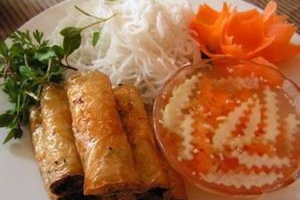 Vietnamese cuisine attracts visitors at fair in Belgium