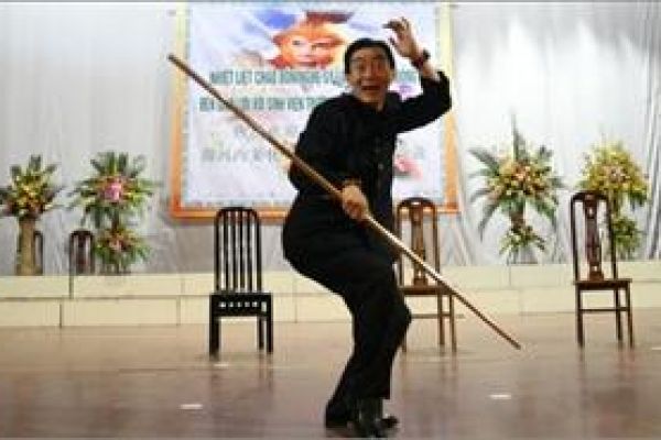 Liu Xiao Ling Tong meets fans in HCM City