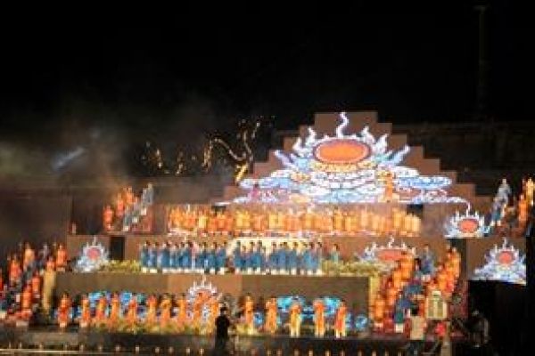Colourful, traditional Hue festival underway
