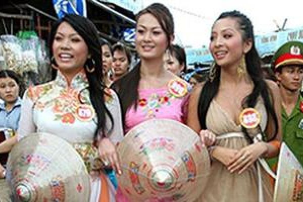 54 contestants enter Miss World Vietnam 2010 semi-final round