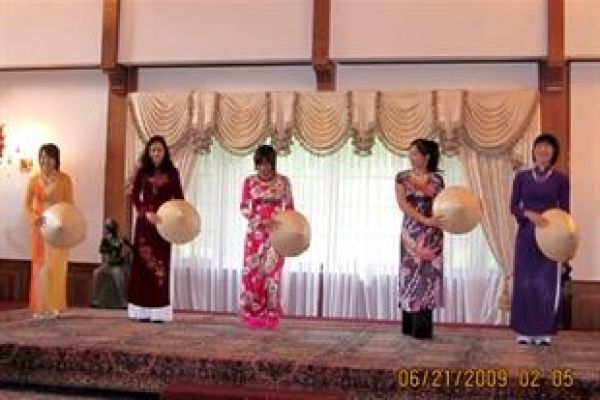 ASEAN Ladies Association holds food and fashion fair