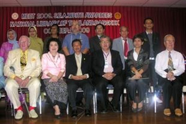Writer Cao Duy Son takes 2009 S.E.A.Write Award