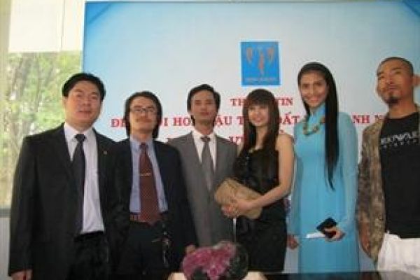 Charity auction attracts Miss Earth candidates