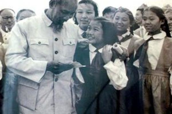 Exhibition on Ho Chi Minh opens in Guangdong 