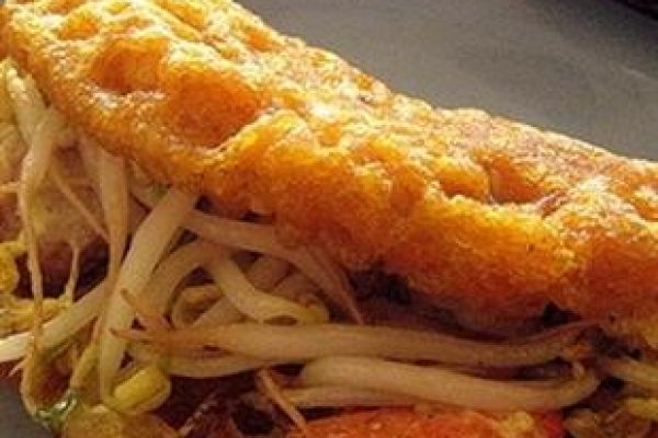 Hue owns biggest plain rice cake in Vietnam