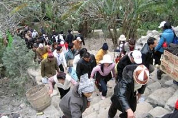 Pilgrims flock to holy mountain for festival