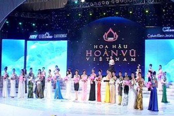 Contestants for local Miss Universe enter semi-finals