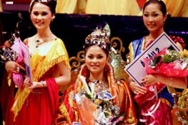 Vietnam’s Jewelry Beauty Queen pageant 2009 