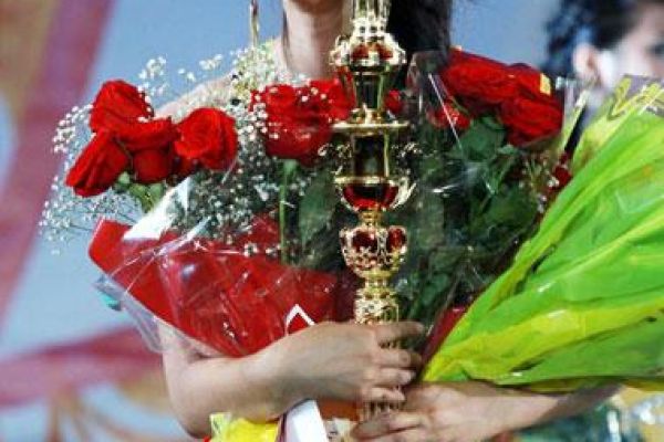 Phung Thi My crowned Miss Vietnam CIS