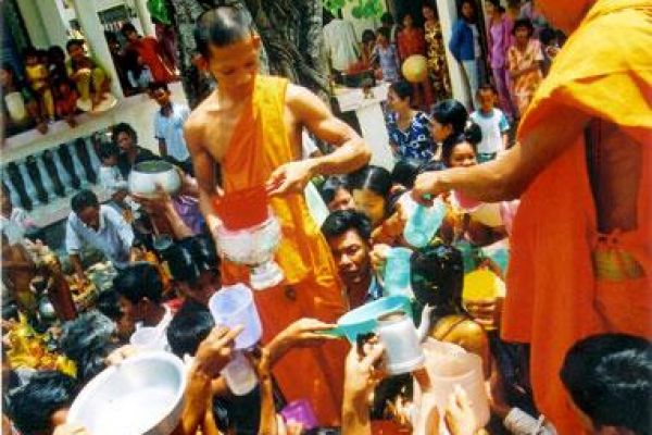 Khmer ethnic people meet in Can Tho 