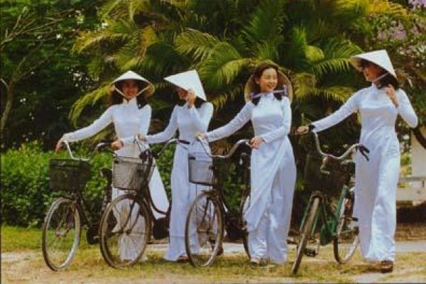 Ao dai to be honoured at Hanoi’s grand anniversary