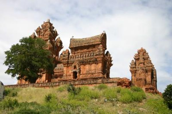 Ancient Cham tower discovered in Binh Thuan 