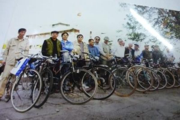 Cyclists find beauty in vintage bicycles 
