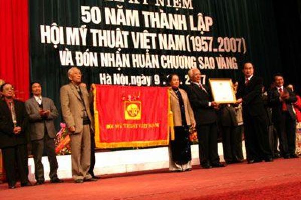 Vietnam Fine Arts Association receive Gold Star Order