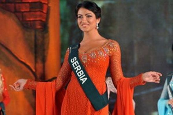 Miss Serbia wins Best in Ao Dai 