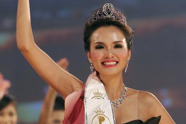 HCM City girl crowned Miss Vietnam World 2010