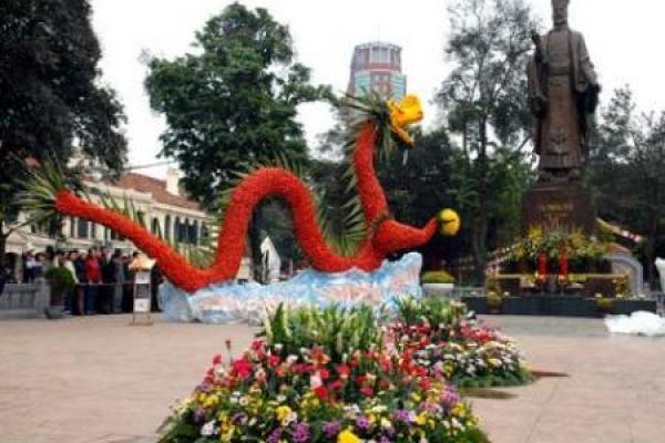 Winners of Thang Long-Hanoi contest awarded