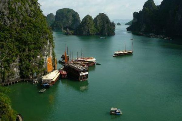 ASEM delegates vote for Ha Long Bay as a natural wonder of the world