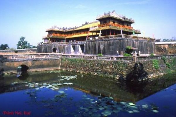 Hue marks its 15-year recognition as world heritage site