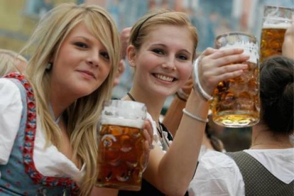 Hanoi hosts Oktoberfest 2010 Beer Festival 
