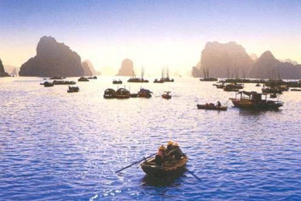 Ha Long Bay’s 15th anniversary marked in Quang Ninh