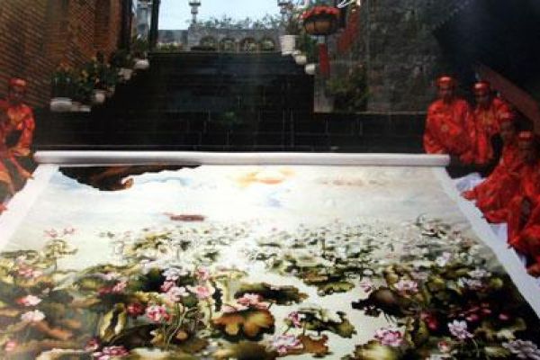 Largest embroidery picture to be presented to Hanoi