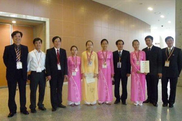 Vietnamese students win prizes at Int’l Biology and Physics Olympiads