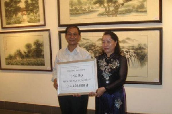 A painter donates over VND114 million to help poor people