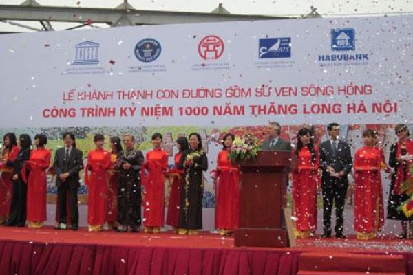 Hanoi ceramic mosaic sets Guinness World Record