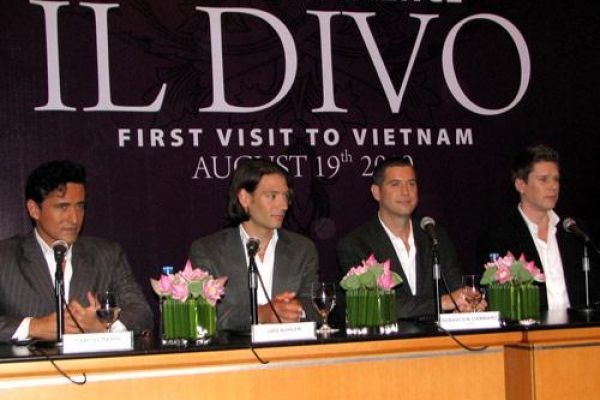 iL Divo arrives in HCM City