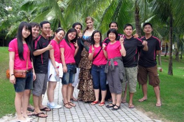Miss Earth contestants meet visitors