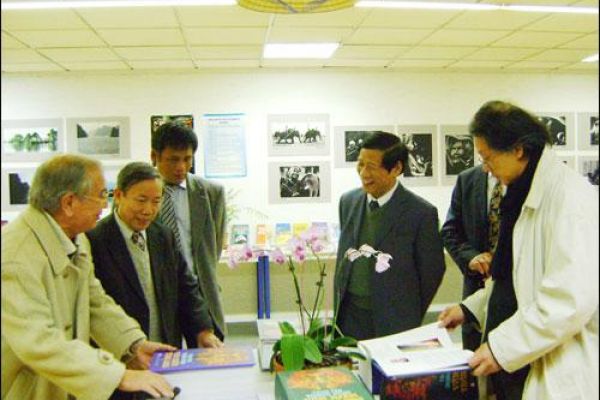 Vietnamese books on show in France