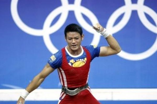 Vietnamese weight lifter enters IWF top 5