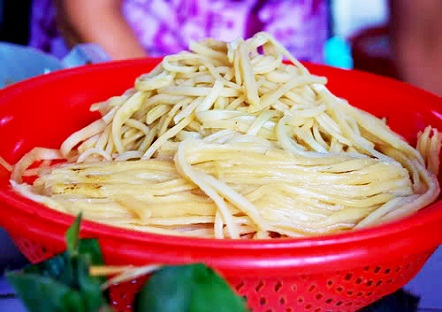 Cao Lau - The Traditional Food In Hoi An | Vietnam Cuisine