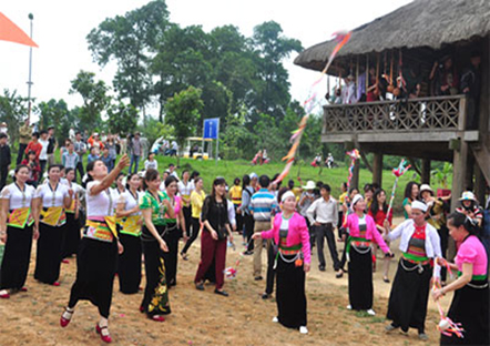 VN National Village for Ethnic Culture and Tourism: an attractive ...